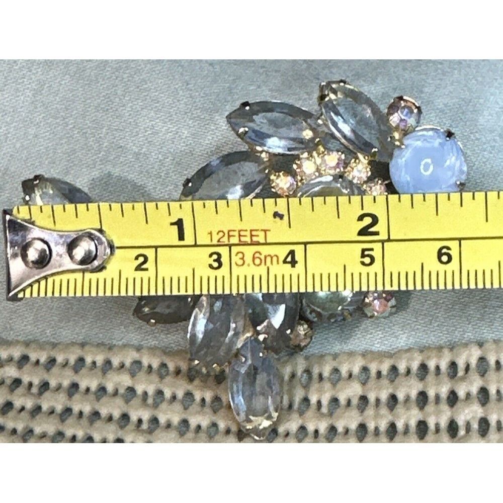 Antique or vintage iridescent aurora borealis flower crystal pin or brooch - Picture 8 of 9